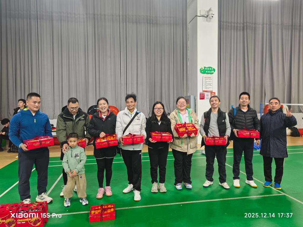 检验医学院工会组建羽毛球训...